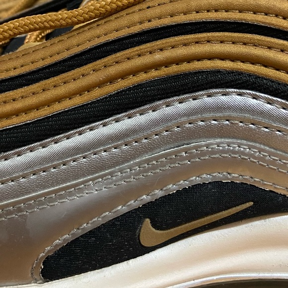 WOMEN’S NIKE AIR MAX 97 SE METALLIC GOLD - SIZE 8 - Picture 4 of 7